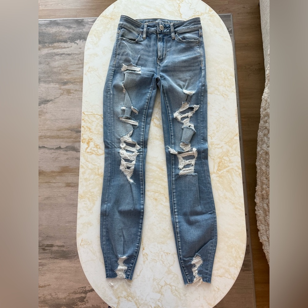 🏷️ 🛍️ NWOT American Eagle High Rise Super Stretch Medium Wash Denim Pants 🏷️ 🛍️
